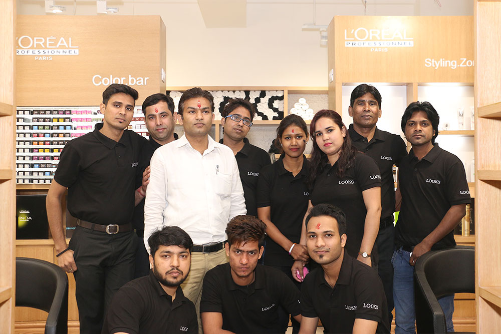 Inauguration of Looks Salon at Gaur Central Mall 