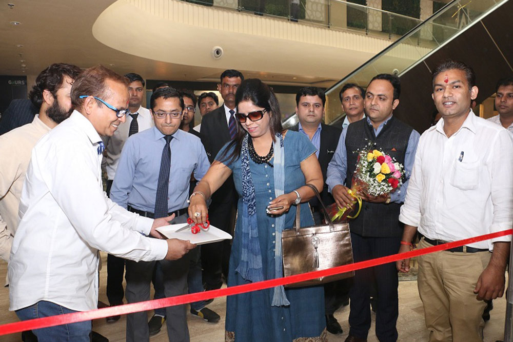 Inauguration of Looks Salon at Gaur Central Mall 